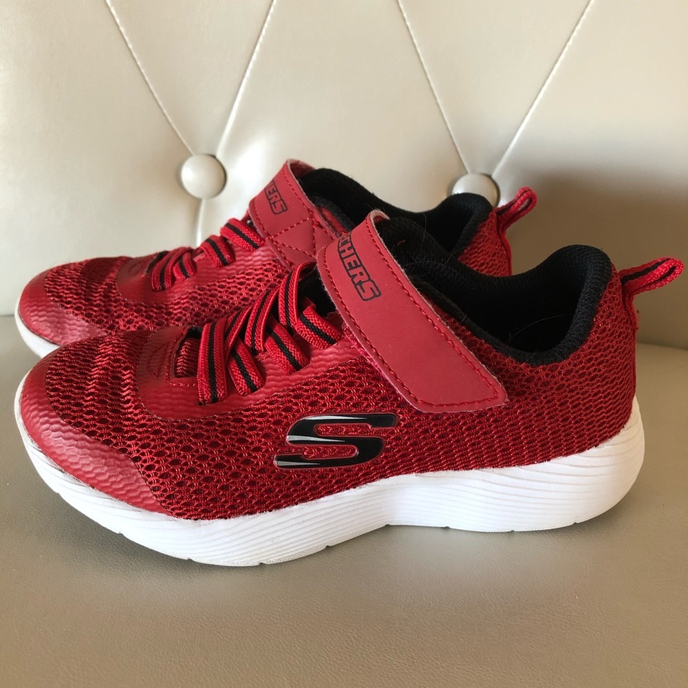 BARELY WORN Skechers Little Boys Sneakers Red